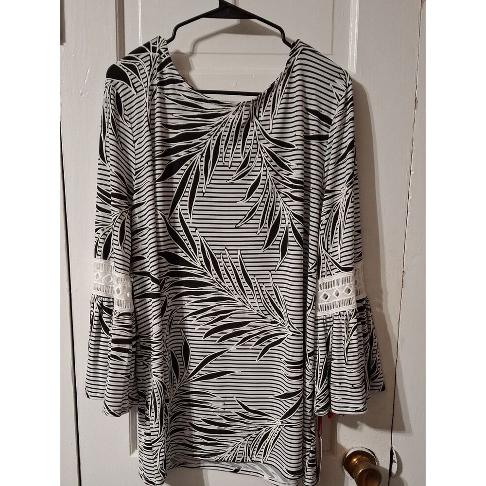 Ruby Rd. Black & White Palm-Print Bell Sleeve Tunic with Lace Trim (Mis432)